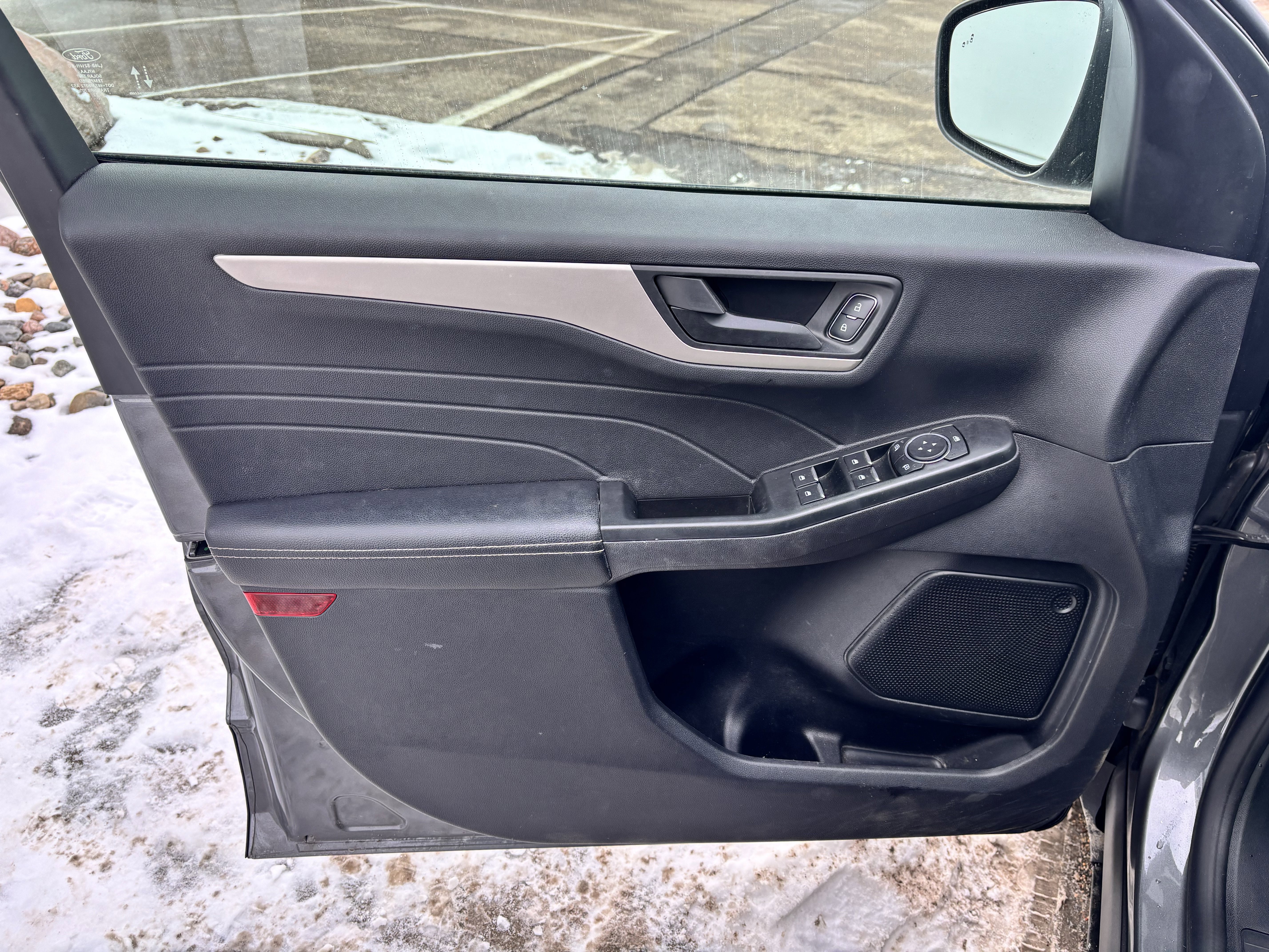 Certified 2022 Ford Escape SE w/ Cold Weather Package image 21