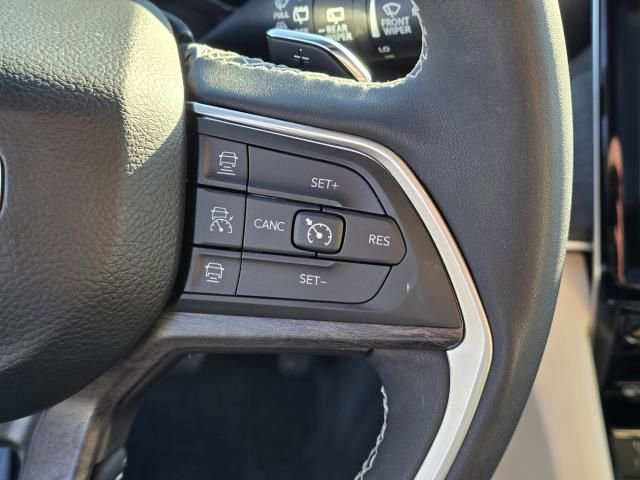 Used 2023 Jeep Grand Cherokee L Limited w/ Luxury Tech Group II image 31