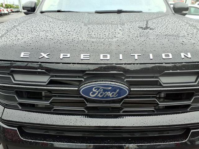 Certified 2025 Ford Expedition Active AWD/4WD image 11