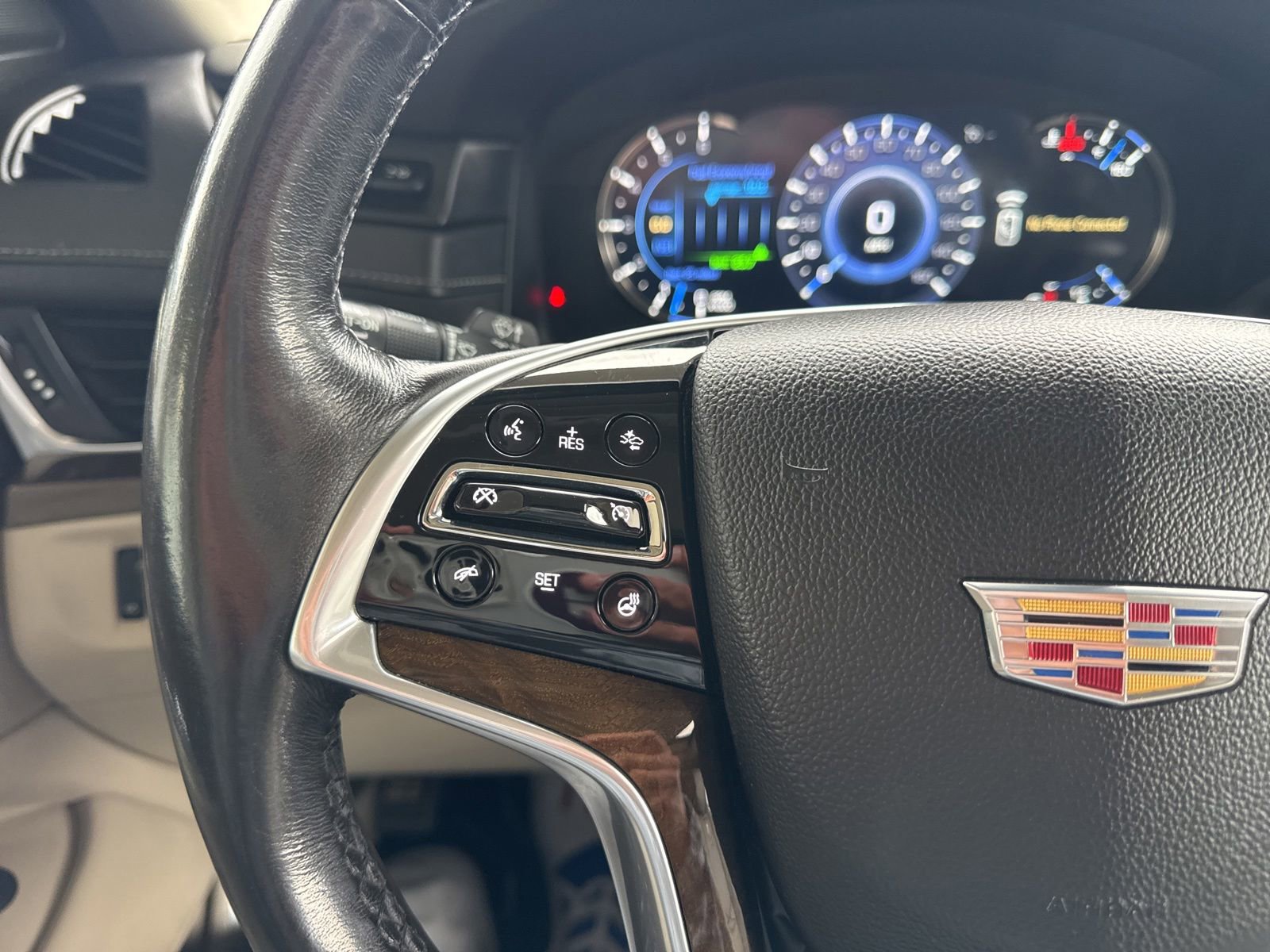 Used 2019 Cadillac Escalade Luxury AWD/4WD image 32