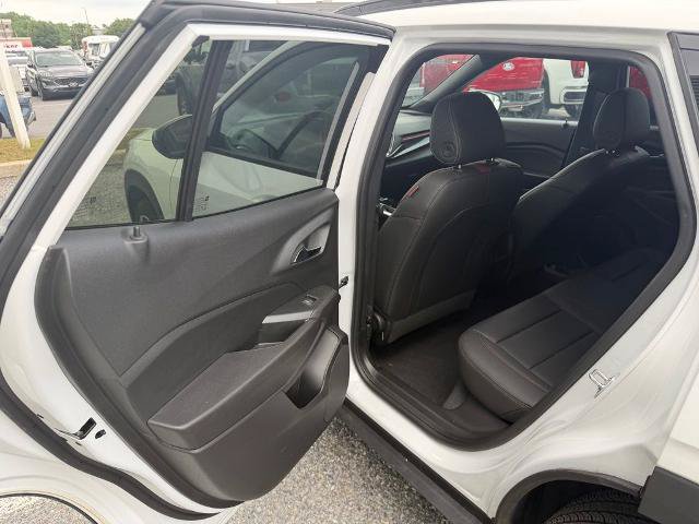 Used 2025 Chevrolet Trax RS w/ Sunroof Package FWD image 12