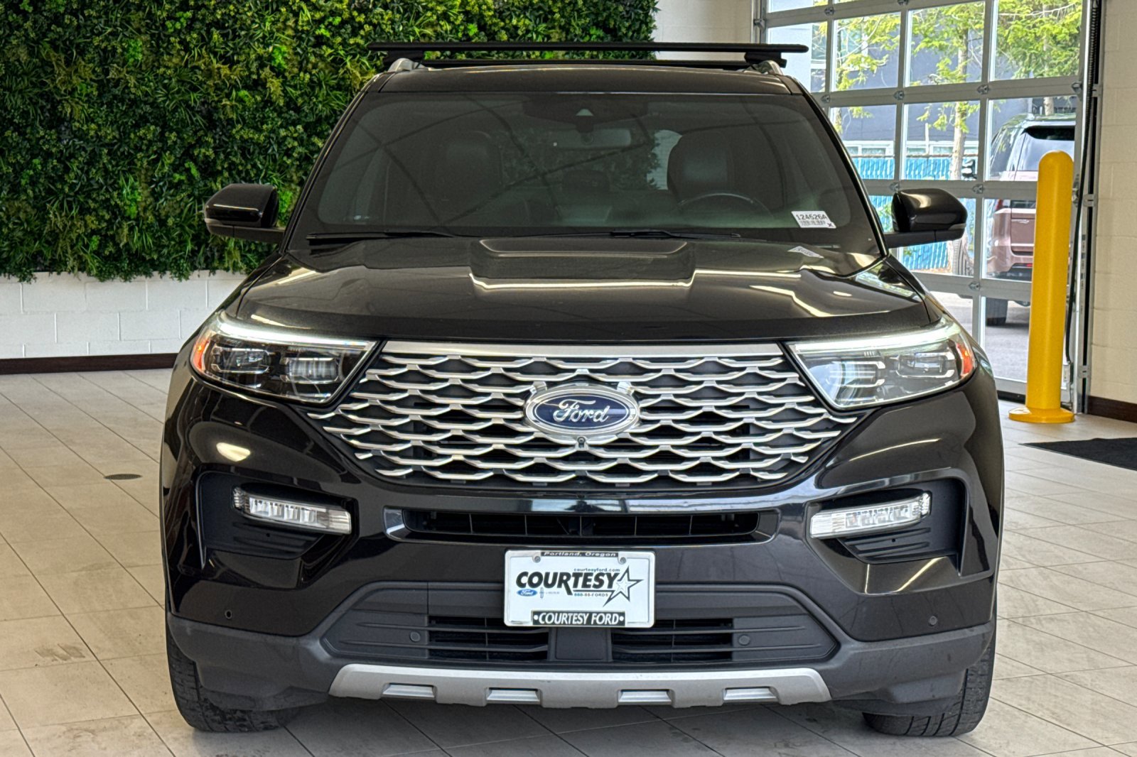 Certified 2020 Ford Explorer Platinum w/ Premium Technology Package AWD/4WD image 9
