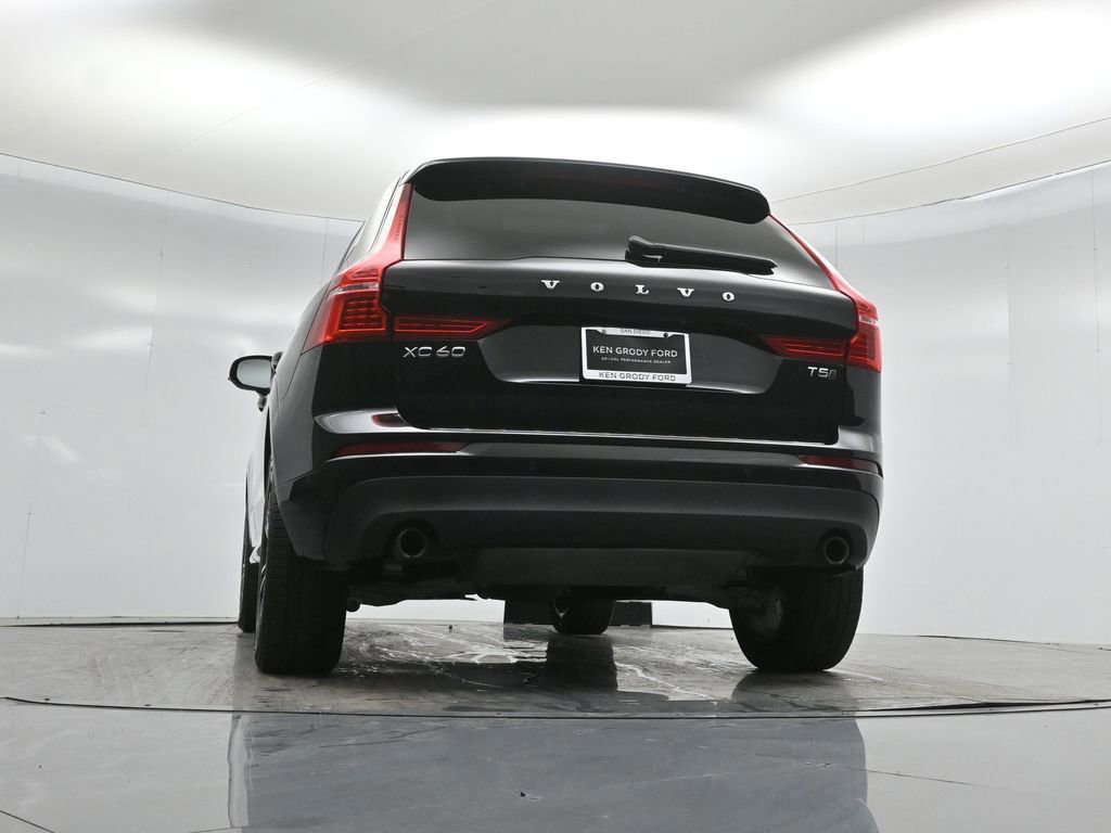 Used 2021 Volvo XC60 T5 Momentum w/ Premium Package image 16