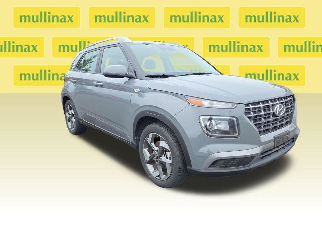 Used 2023 Hyundai Venue SEL FWD image 1
