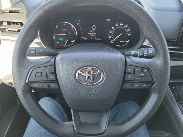 Used 2025 Toyota Sienna LE AWD/4WD image 22