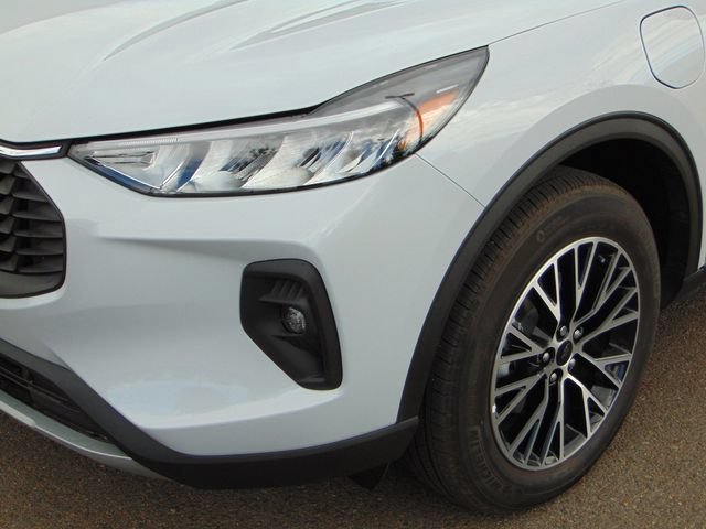 Certified 2026 Ford Escape SE FWD image 2