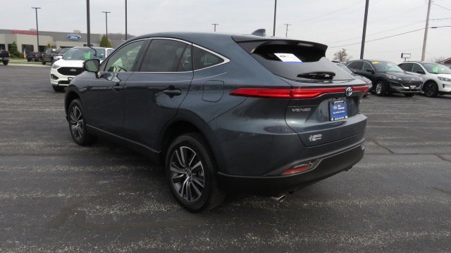 Used 2022 Toyota Venza LE image 3