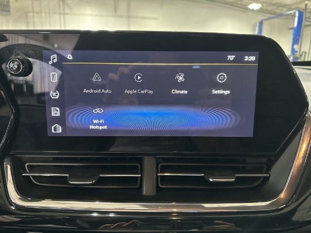 Used 2025 Chevrolet Trax RS FWD image 16