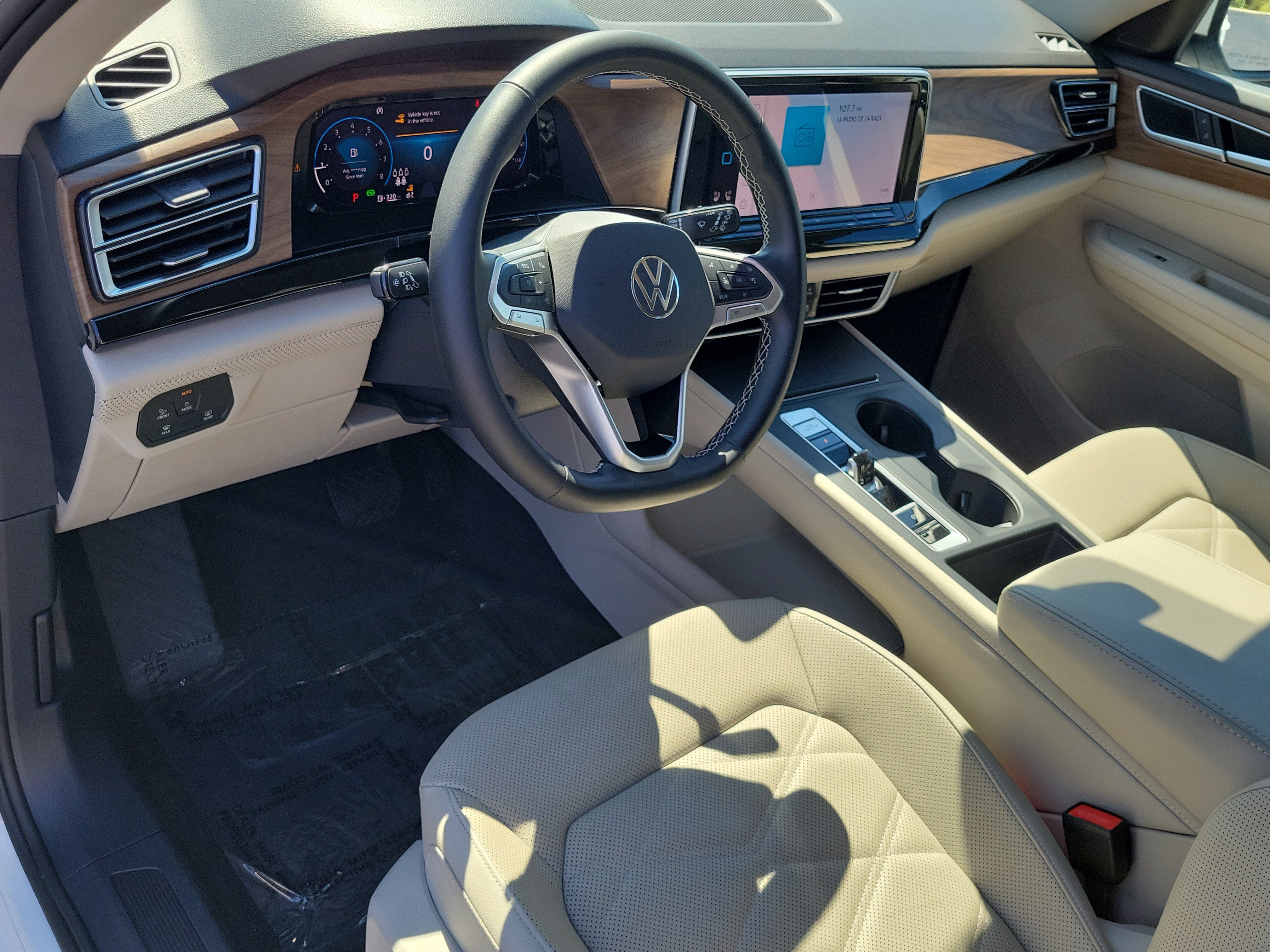 Used 2025 Volkswagen Atlas SE FWD image 22