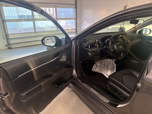 Used 2023 Toyota Camry SE FWD image 7