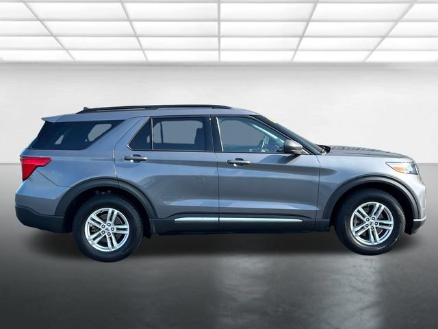 Certified 2022 Ford Explorer XLT w/ Equipment Group 202A AWD/4WD image 3