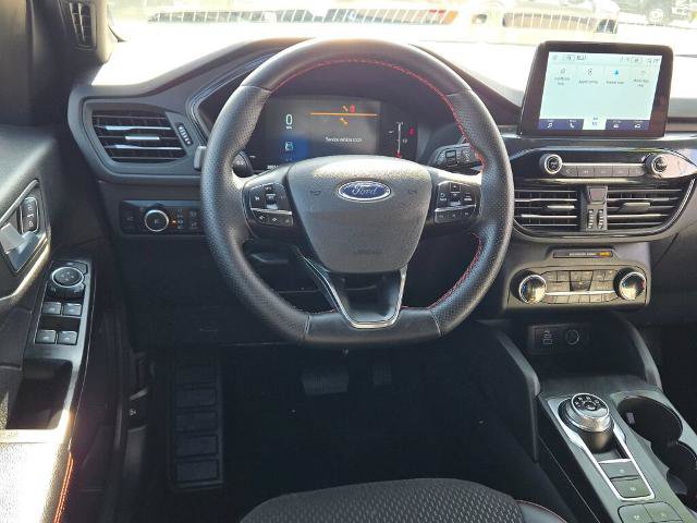Certified 2025 Ford Escape ST-Line Select AWD/4WD image 17