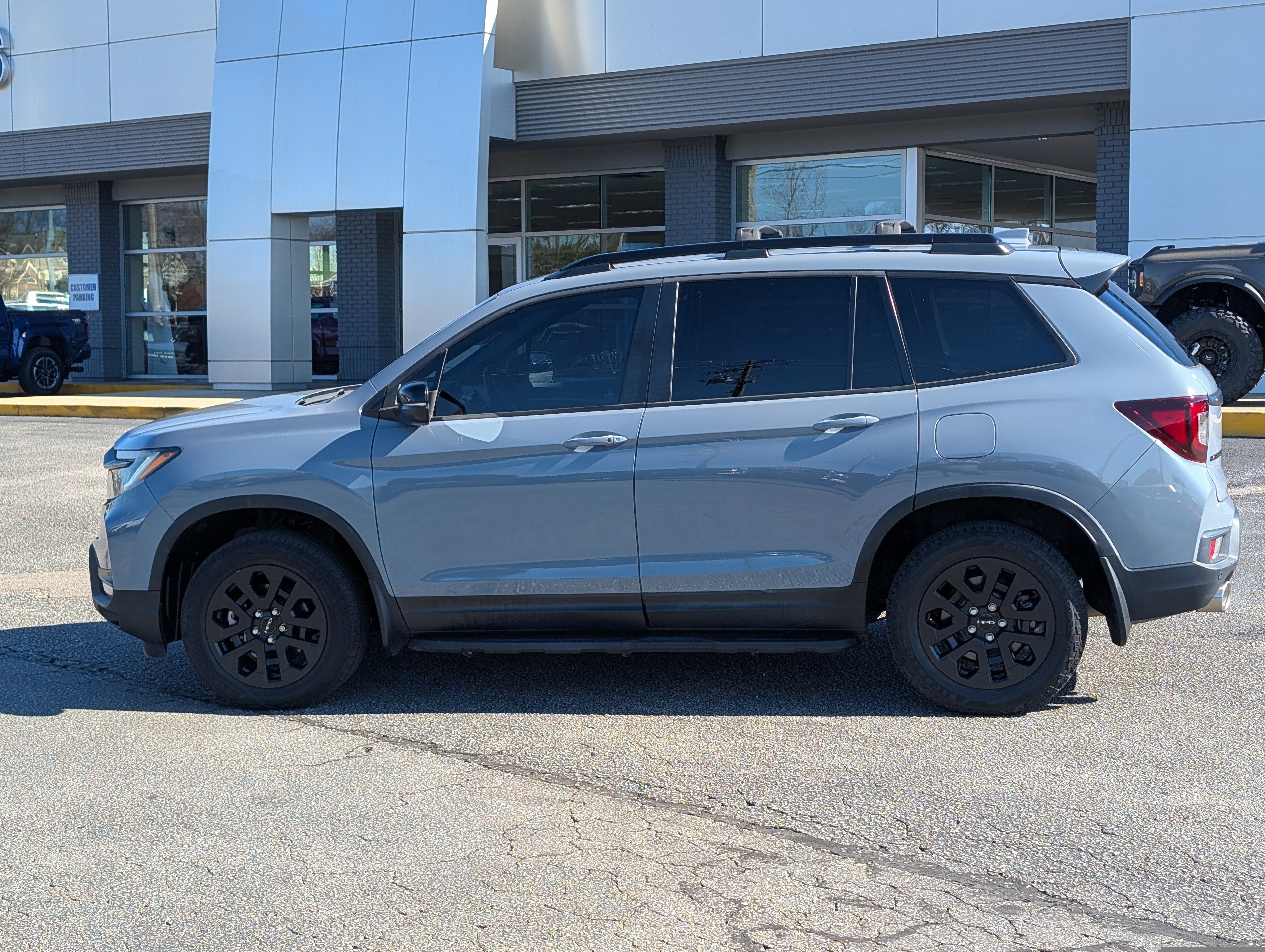 Used 2023 Honda Passport TrailSport image 6