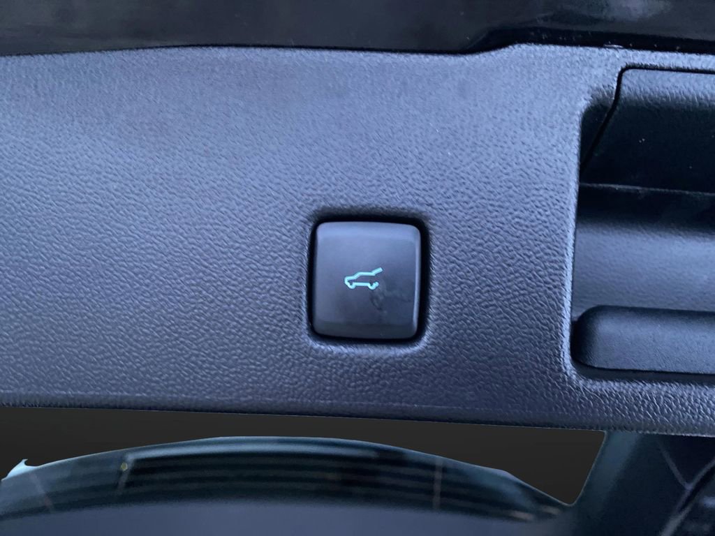 Certified 2025 Ford Escape Platinum image 18