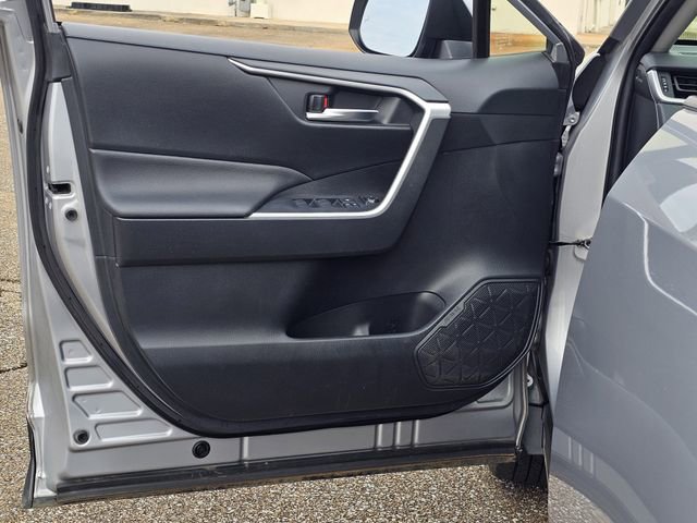 Used 2019 Toyota RAV4 XLE image 15