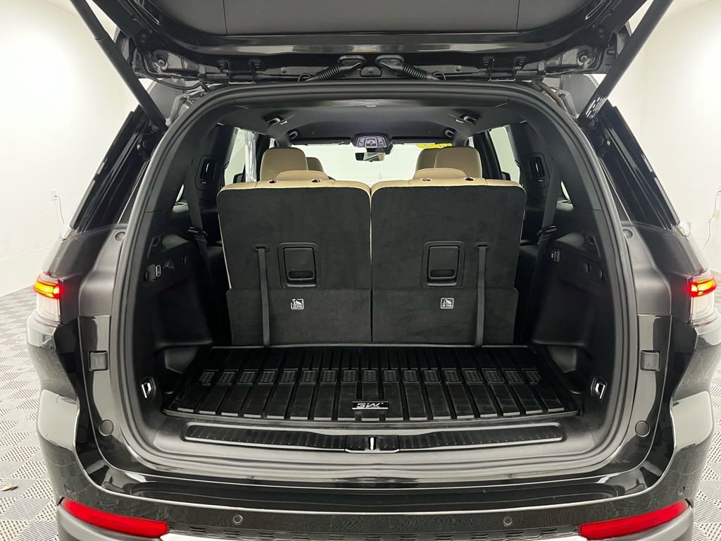 Used 2024 Jeep Grand Cherokee L Limited w/ Luxury Tech Group II image 10