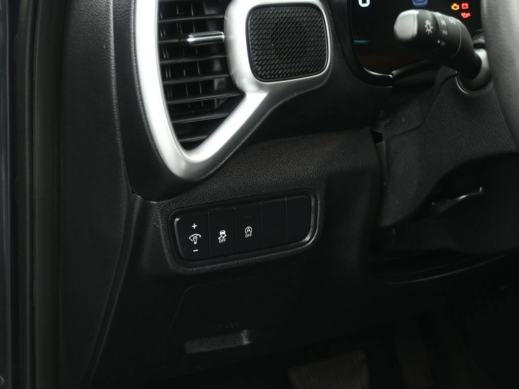 Used 2023 Kia Soul LX w/ Option Group 015 FWD image 12