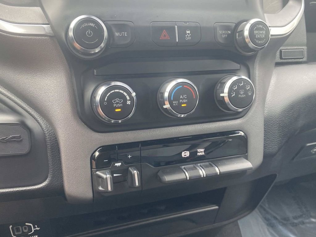 Used 2024 RAM 2500 Big Horn AWD/4WD image 28