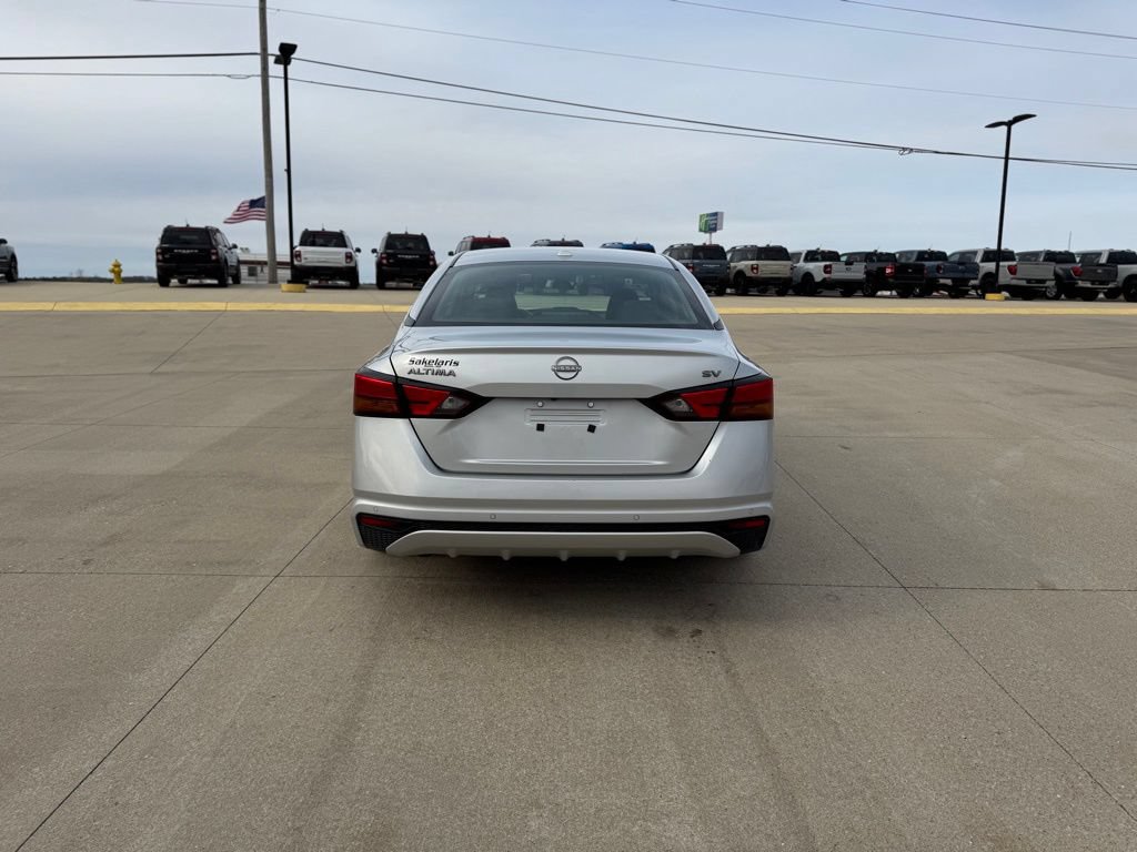 Used 2024 Nissan Altima 2.5 SV FWD image 6