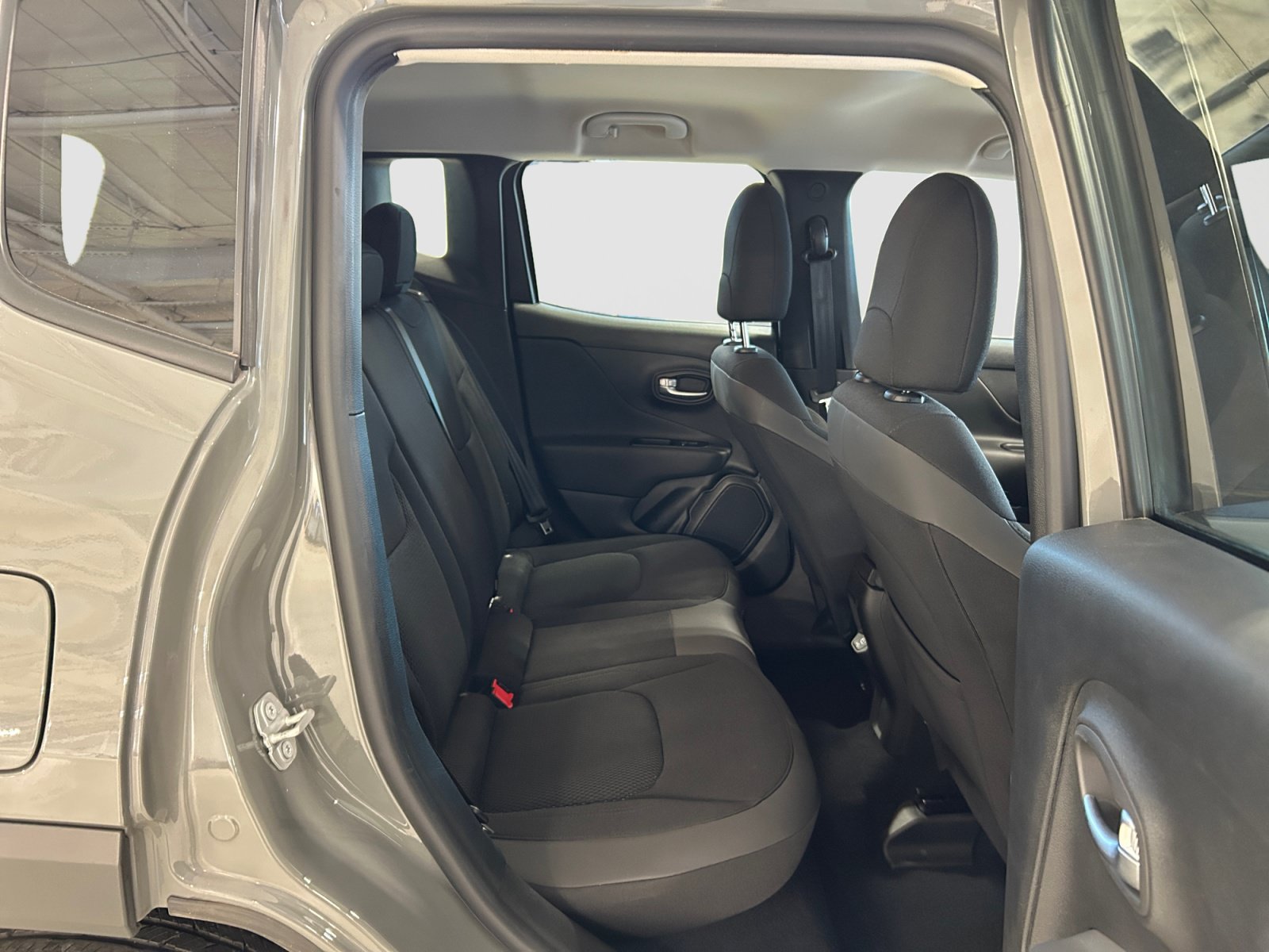 Used 2020 Jeep Renegade Altitude FWD image 20