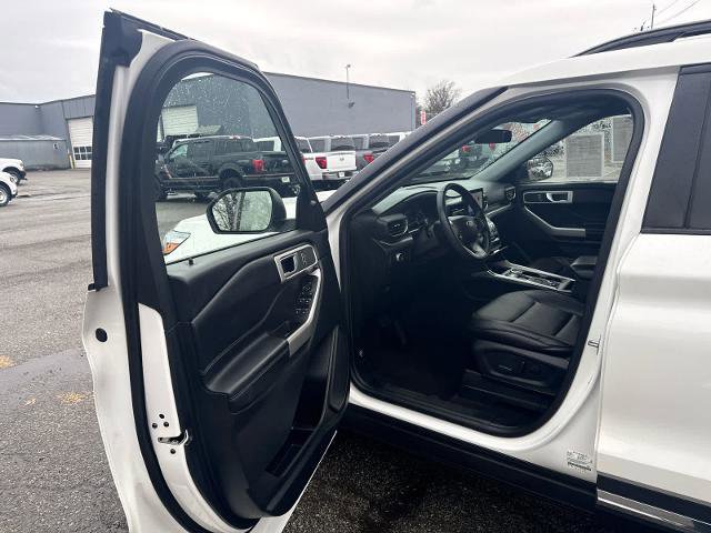 Certified 2022 Ford Explorer XLT w/ Equipment Group 202A image 6