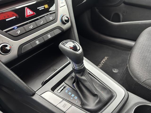 Used 2018 Hyundai Elantra SE w/ SE Connectivity Package 04 image 25
