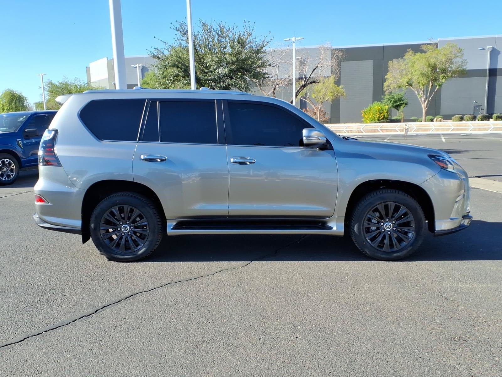 Used 2023 Lexus GX 460 Premium w/ Accessory Package AWD/4WD image 7