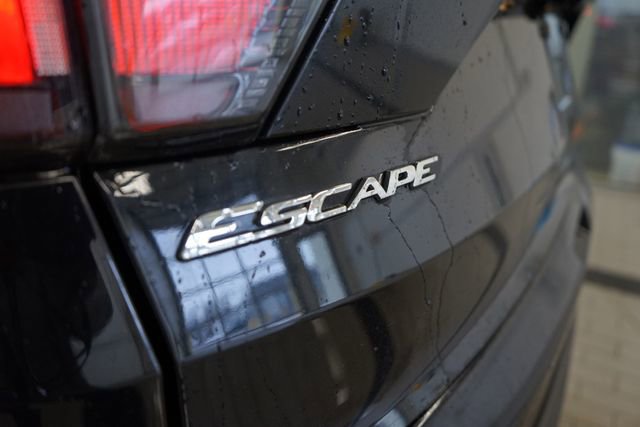 Certified 2017 Ford Escape SE w/ Equipment Group 201A image 12