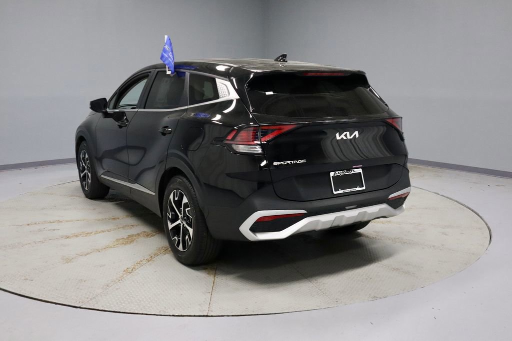 Used 2025 Kia Sportage EX FWD image 3