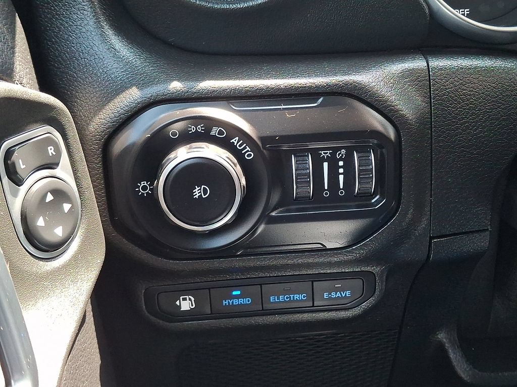 Used 2021 Jeep Wrangler Unlimited Rubicon 4xe w/ Cold Weather Group AWD/4WD image 28