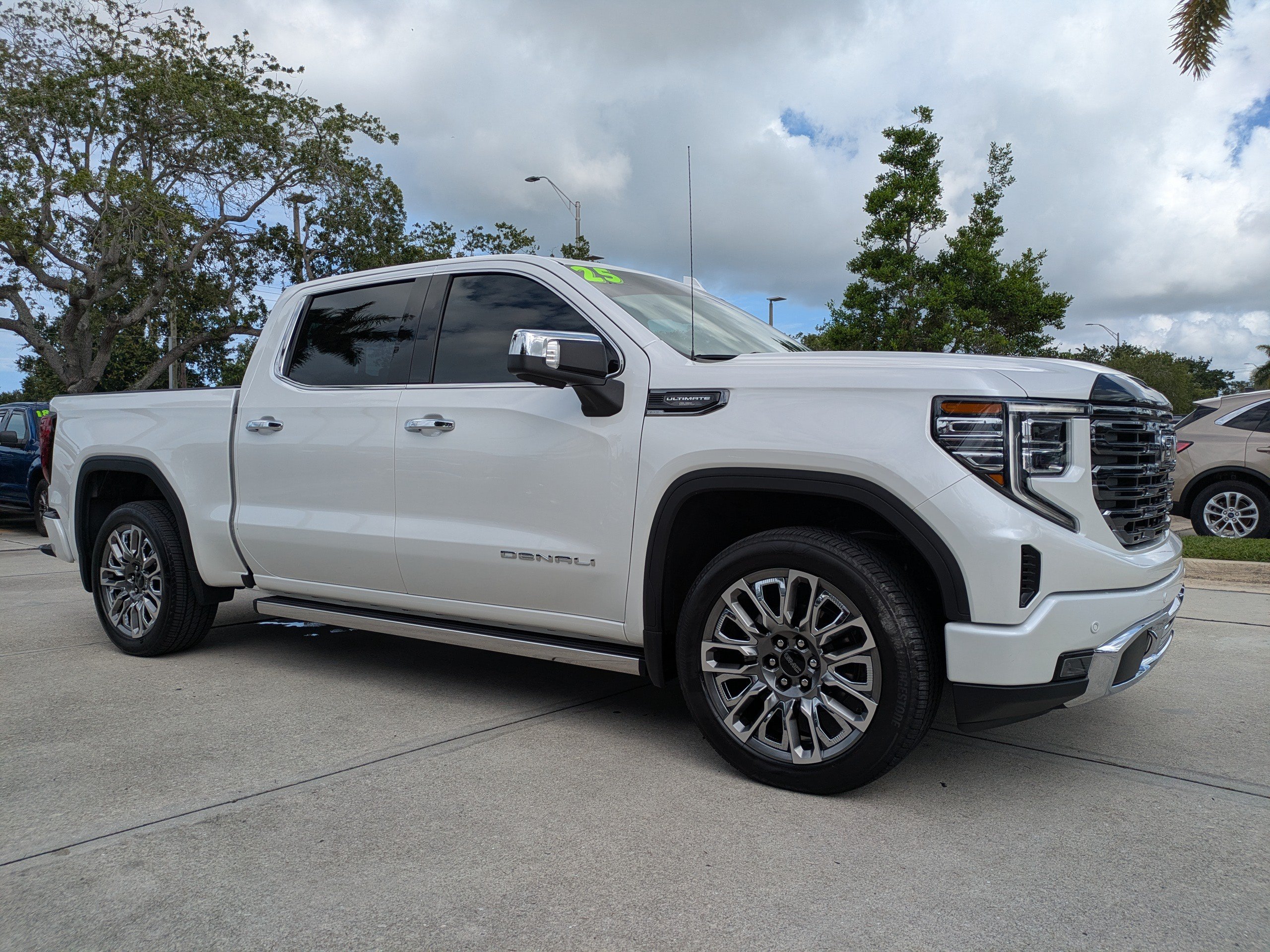 Used 2025 GMC Sierra 1500 Denali Ultimate AWD/4WD image 2