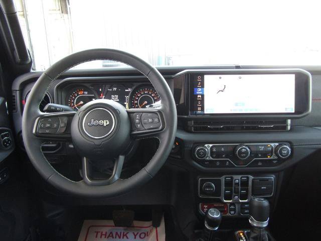 Used 2025 Jeep Wrangler Unlimited Rubicon w/ Convenience Group AWD/4WD image 5