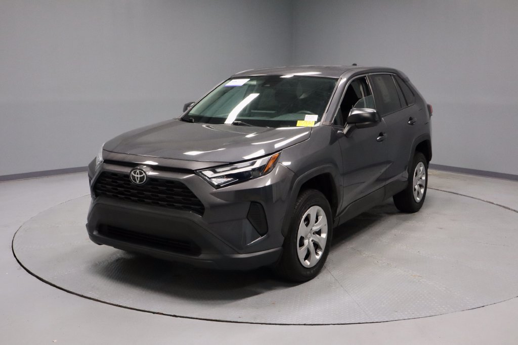 Used 2023 Toyota RAV4 LE AWD/4WD image 6