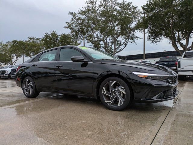 Used 2025 Hyundai Elantra SEL image 7