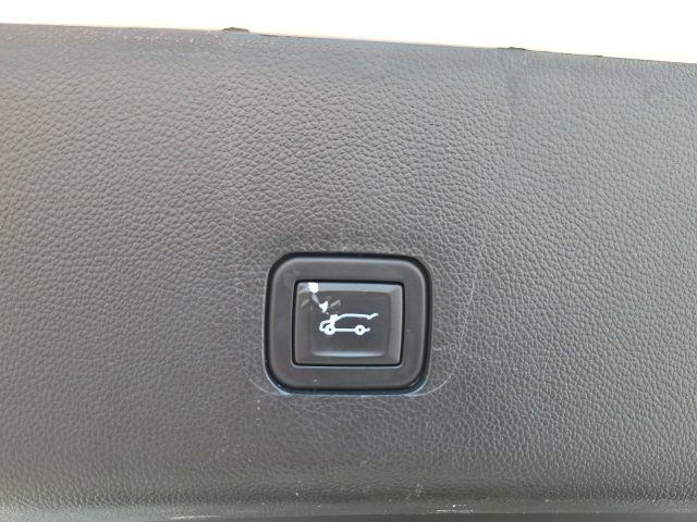 Used 2020 Chevrolet Traverse RS w/ LPO, Floor Liner Package FWD image 13