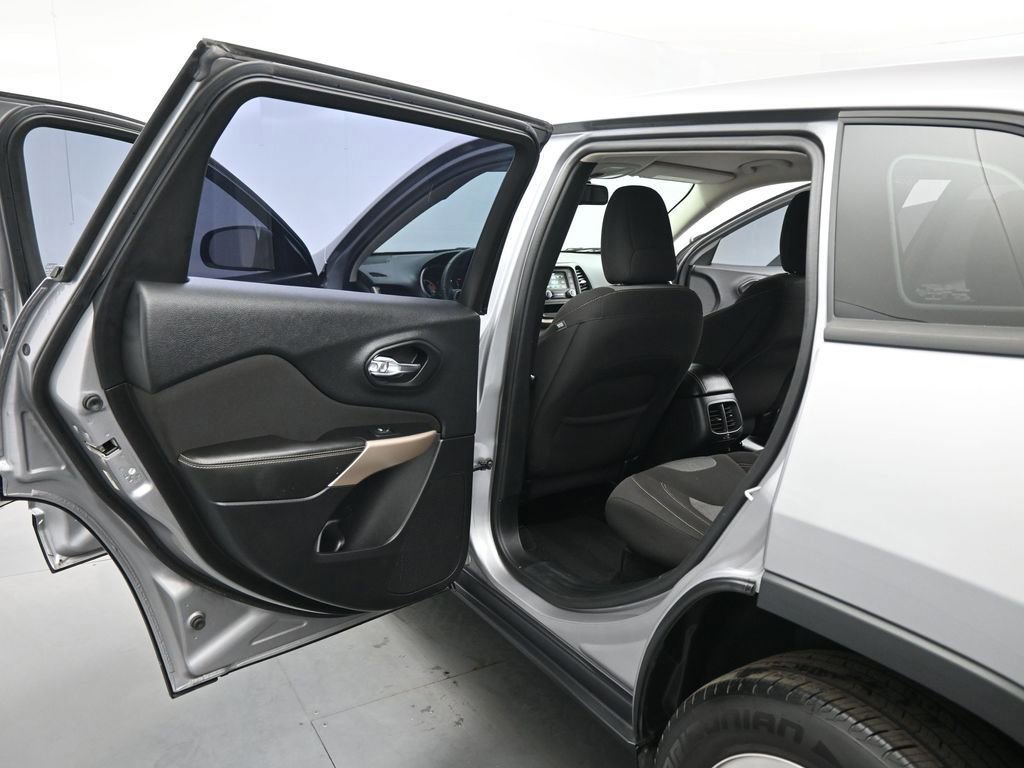 Used 2017 Jeep Cherokee Sport image 42