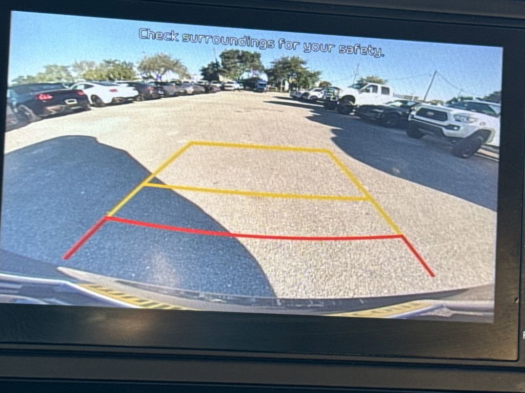 Used 2022 Kia Carnival LX image 22