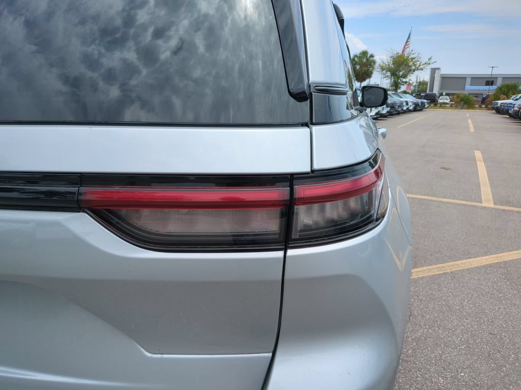 Used 2023 Jeep Grand Cherokee Altitude AWD/4WD image 11
