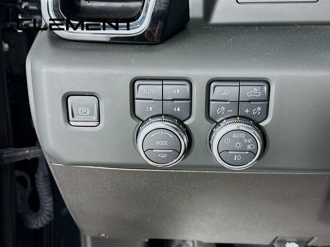 Used 2024 GMC Sierra 2500 Denali AWD/4WD image 14