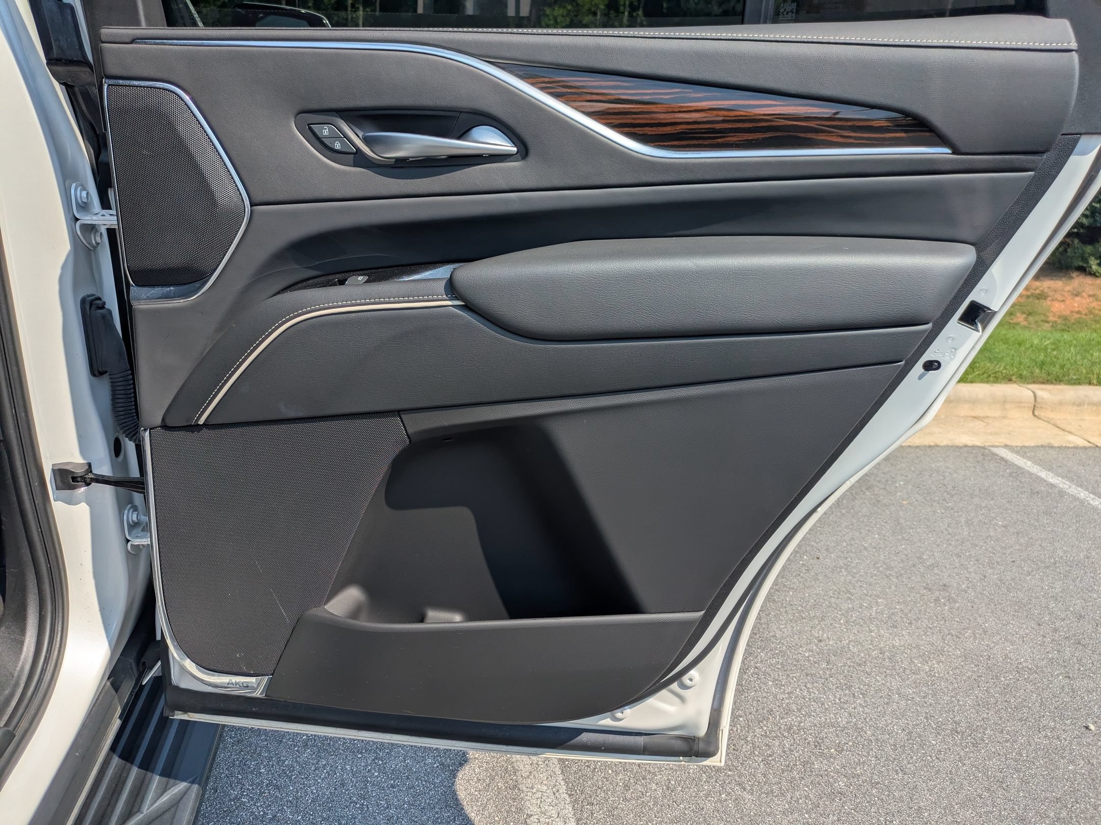 Used 2023 Cadillac Escalade Premium Luxury AWD/4WD image 39