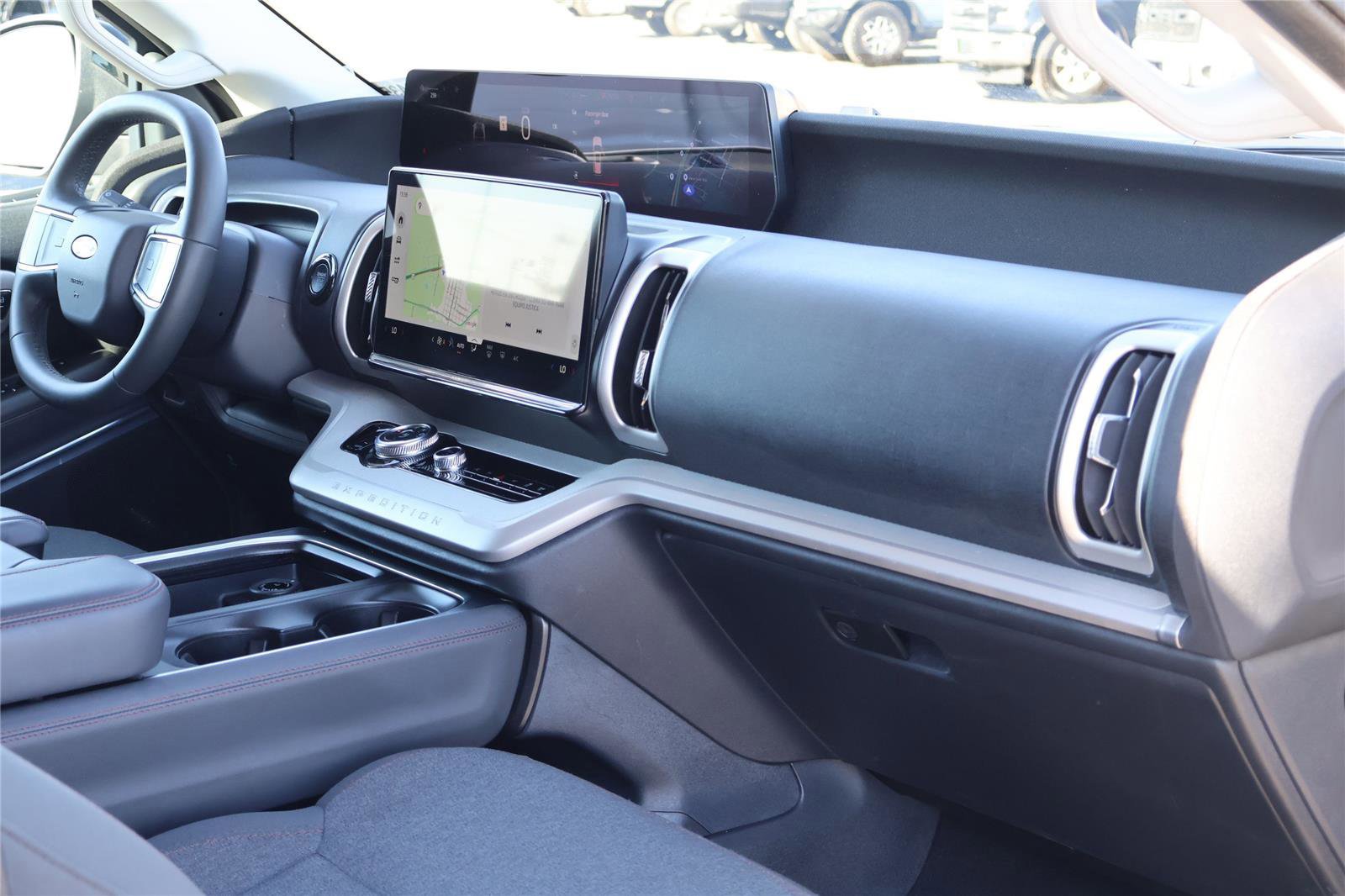 Certified 2025 Ford Expedition Active image 42