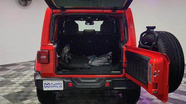 Used 2025 Jeep Wrangler Unlimited Sahara AWD/4WD image 19