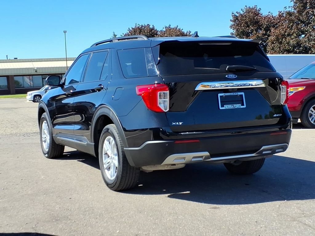 Certified 2023 Ford Explorer XLT w/ Equipment Group 202A AWD/4WD image 3