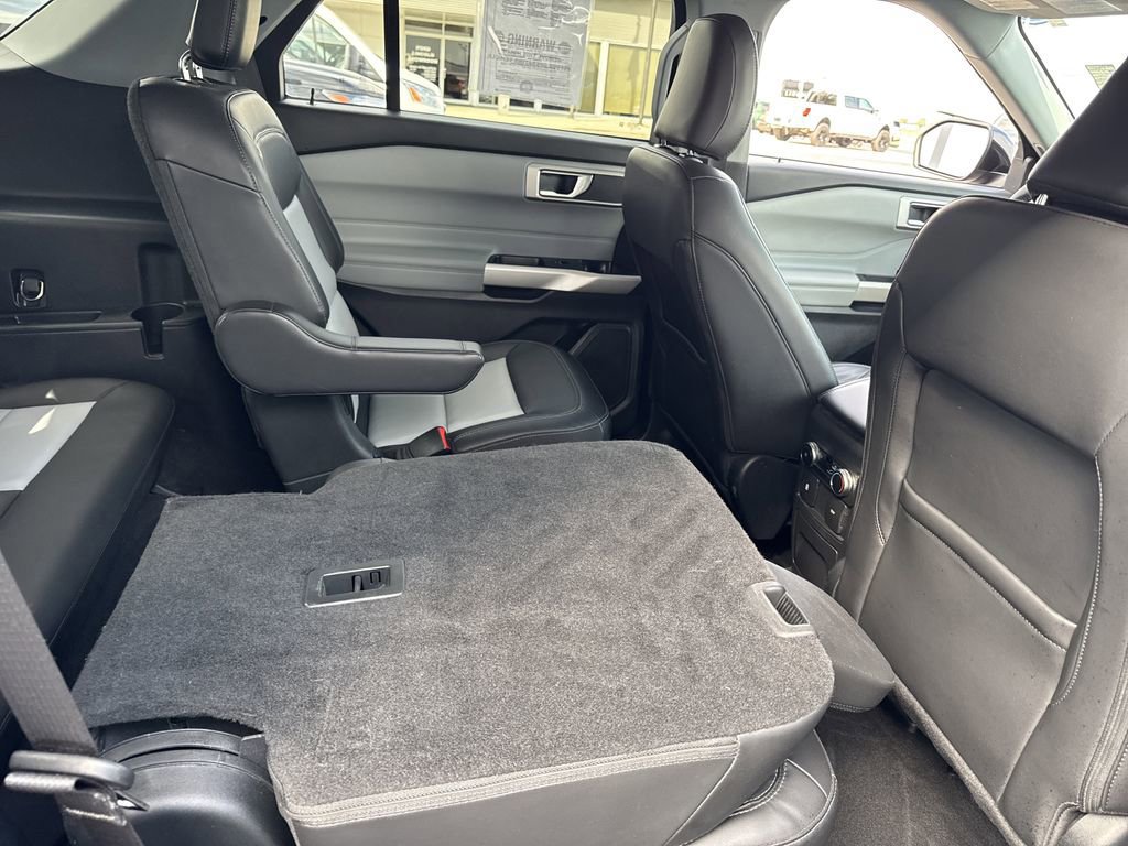 Certified 2022 Ford Explorer XLT w/ Equipment Group 202A image 19