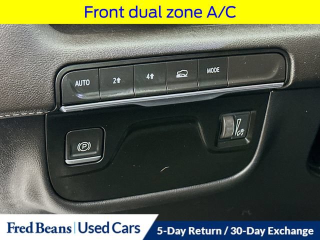 Used 2022 Cadillac Escalade ESV Premium Luxury AWD/4WD image 13