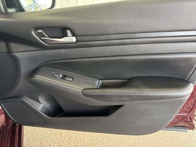 Used 2025 Nissan Altima 2.5 SV FWD image 18