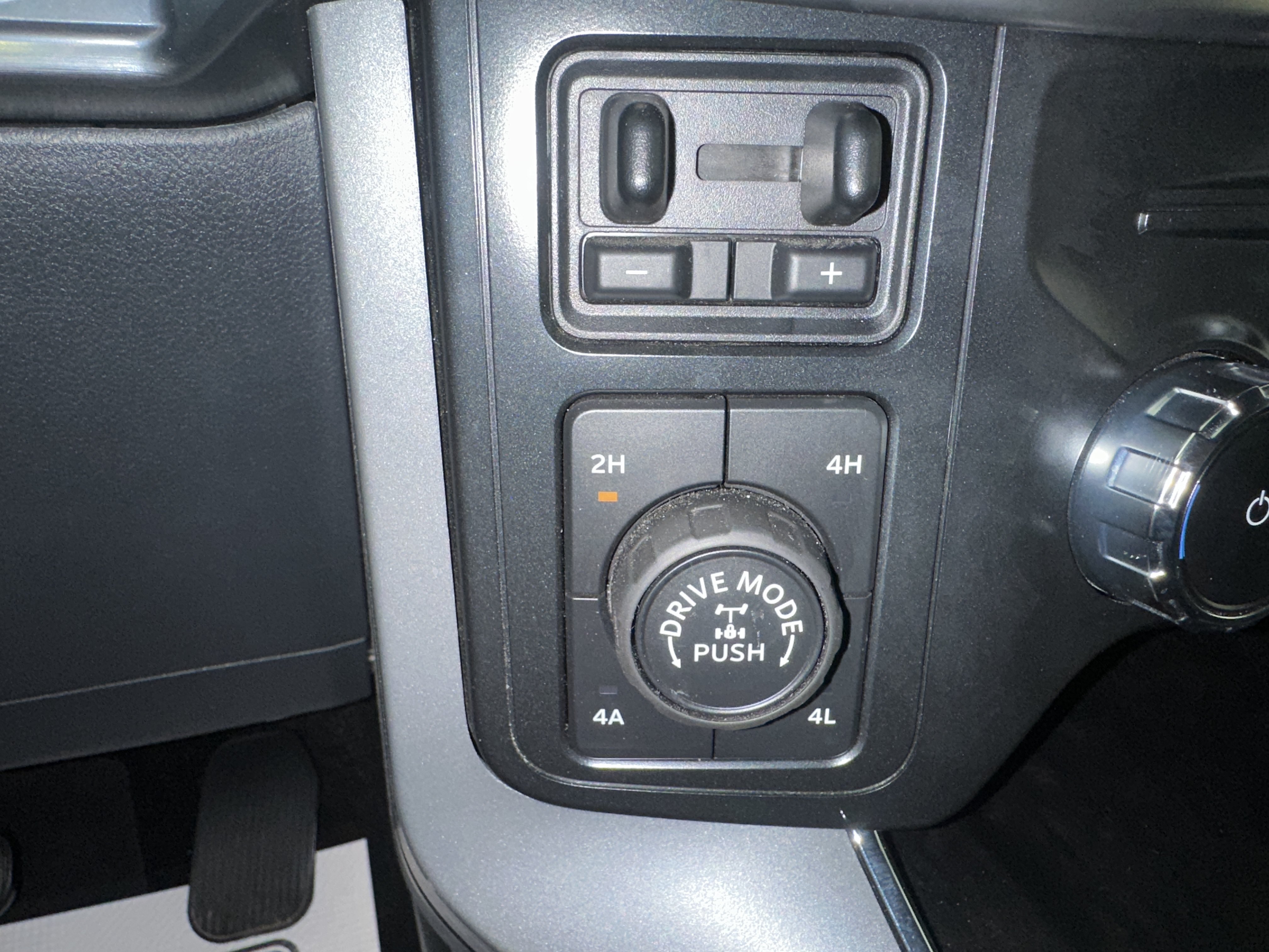 Certified 2022 Ford F150 Lariat w/ Equipment Group 502A High AWD/4WD image 22