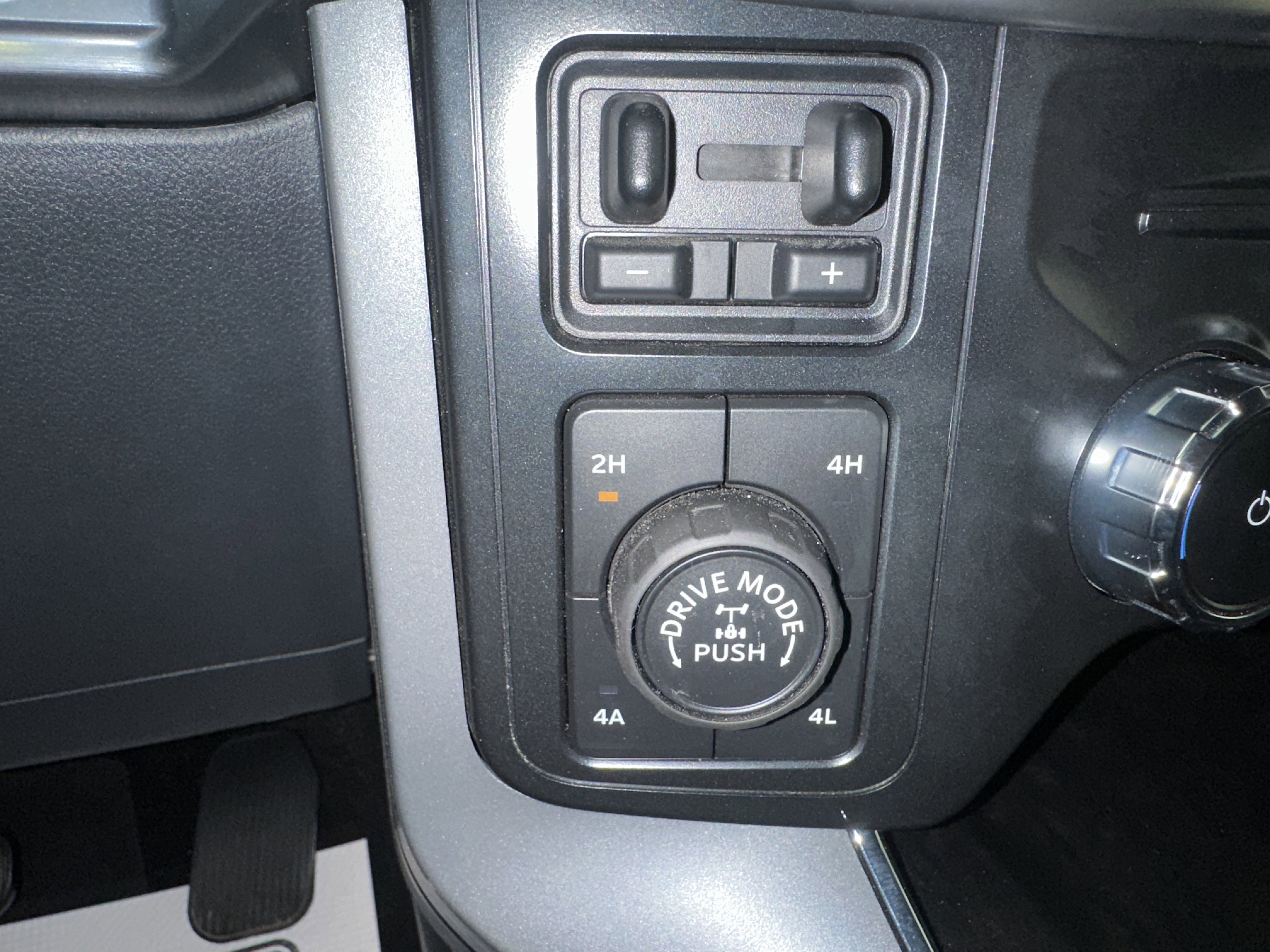 Certified 2022 Ford F150 Lariat w/ Equipment Group 502A High AWD/4WD image 22