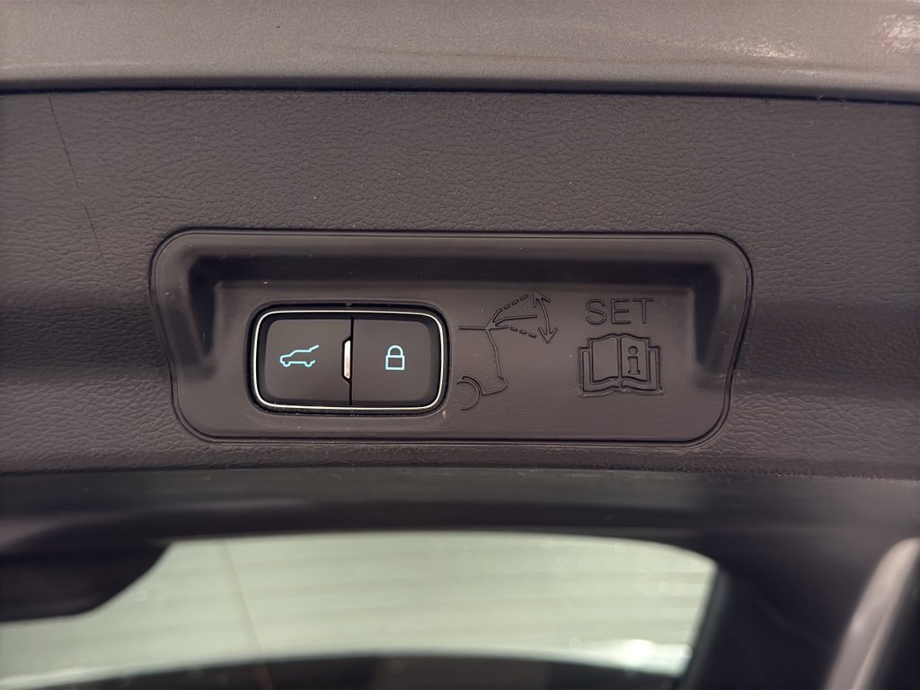 Certified 2022 Ford Explorer XLT w/ Class IV Trailer Tow Package image 30