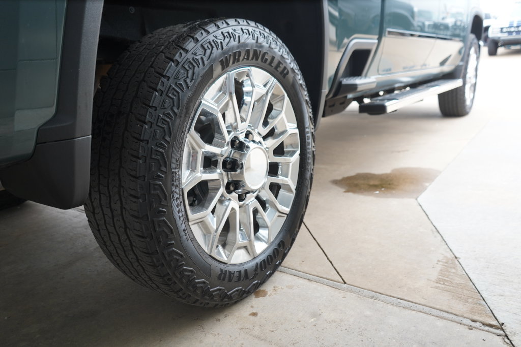 Used 2026 Chevrolet Silverado 2500 LTZ w/ LTZ Premium Package AWD/4WD image 13
